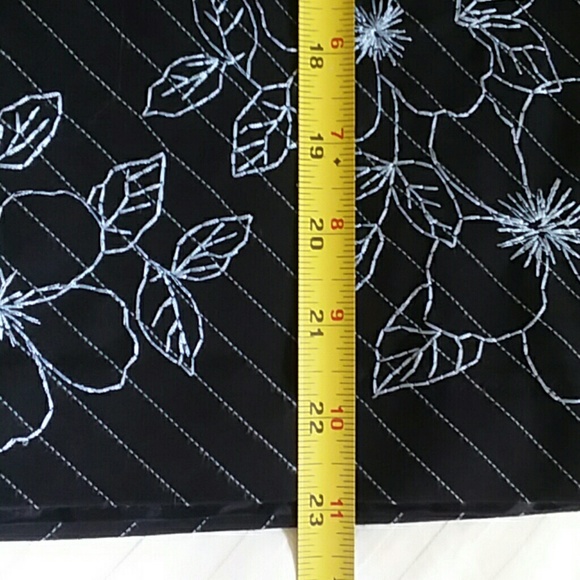 Adorable Ann Taylor skirt - Picture 4 of 5